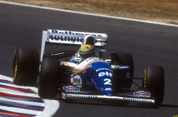 Ayrton-Senna-a-Williams-FW16-volánja-mögött-az-1994-es-Csendes-óceáni-Nagydíjon-