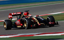 Lotus-E22-Renault-F1-2014-01