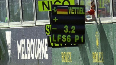 Il messaggio esposto a Vettel durante il GP d'Australia 