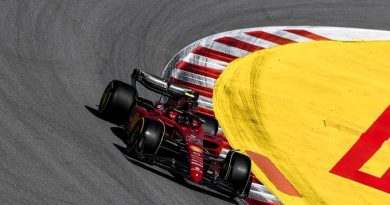Barcellona, Ferrari: Sainz chiude ai piedi del podio, ritiro per Leclerc